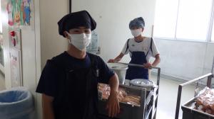 給食の様子01