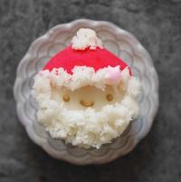 サンタクロースの顔の練り切り