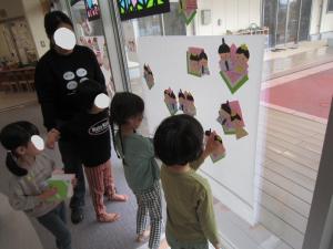 季節の製作をはるこどもたち