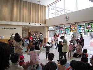 あわてんぼうのサンタクロースのダンス