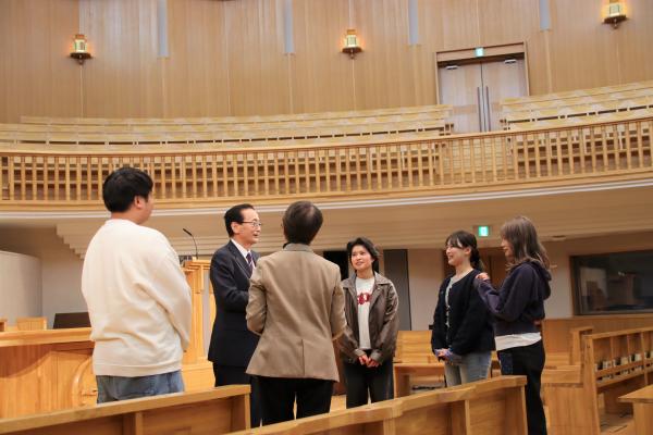 談笑している参加者と市長2