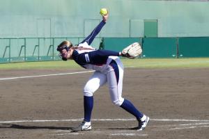 ピッチャーが投げる様子