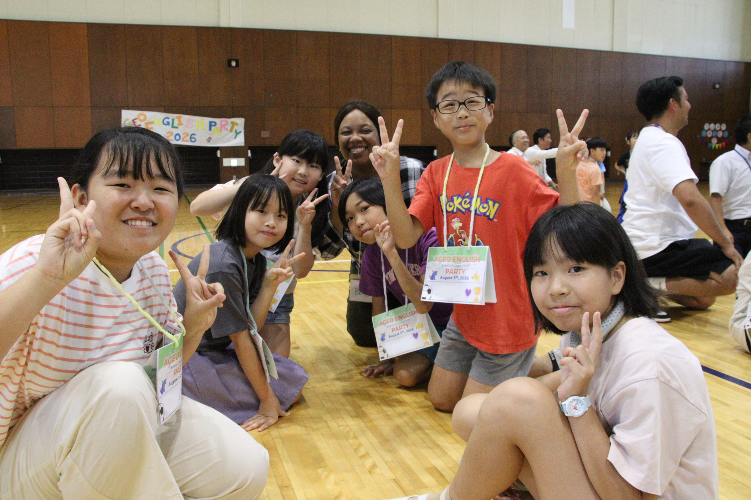 ALTと交流する子どもたち