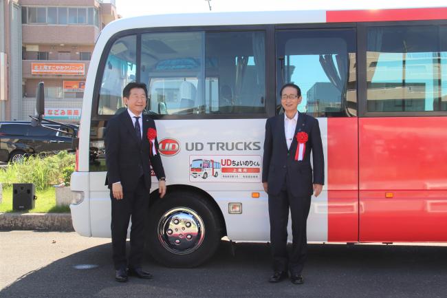 UDちょいのりくん出発式マグネット貼り付け